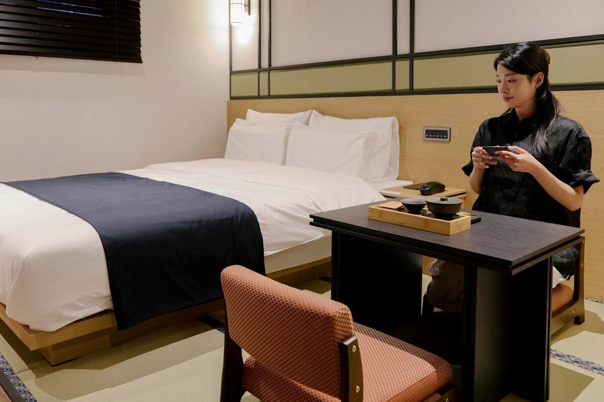Music | Free WiFi, bed sheets