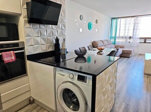 Private kitchen - Modern Pool&Sea View Apartment Benidorm (Benidorm)