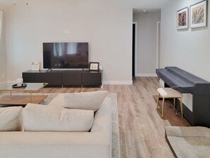 Fernseher, Kamin, Arbeitsbereiche