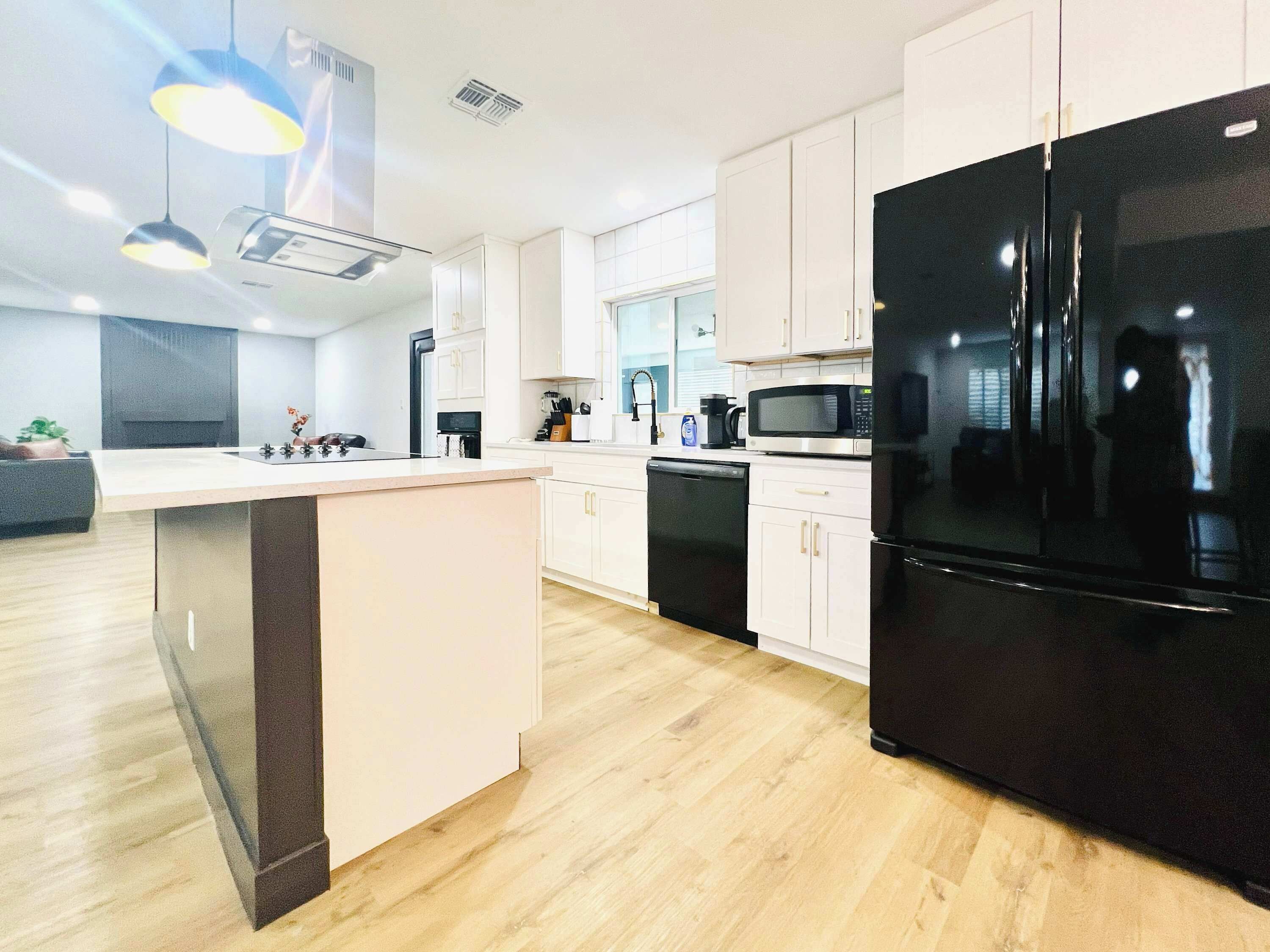 Coffee/tea maker, fridge, microwave, oven