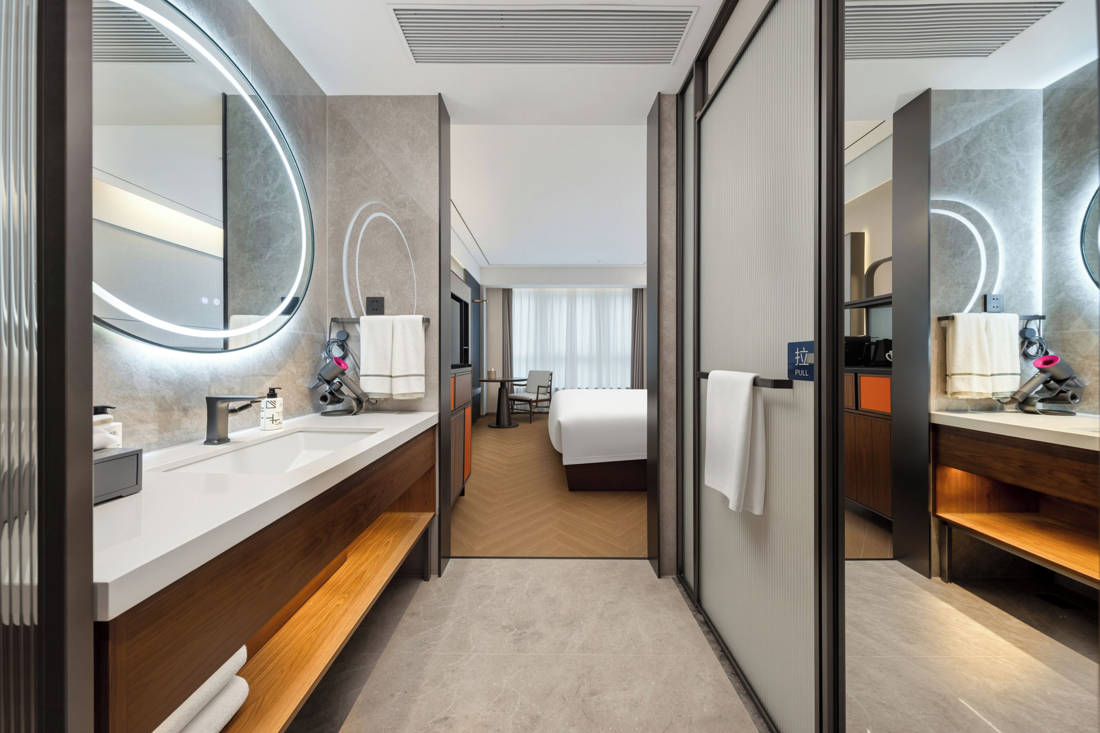 Comfort Single Room, 1 King Bed, Non Smoking, Housekeeping