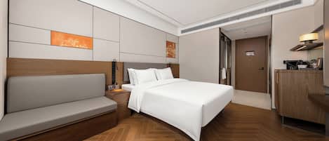 Comfort Single Room, 1 King Bed, Non Smoking, Housekeeping