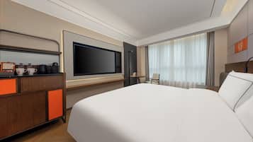 Comfort Single Room, 1 King Bed, Non Smoking, Housekeeping | Premium bedding, minibar (free items), in-room safe, desk
