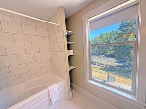 Bathroom - Forestview Suite with Relaxing Tub & Private Bath - Rm 3 (Gabriola)