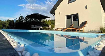 Adorable 1-bedroom house with heated pool, jacuzzi, AC in Gródek nad Dunajcem