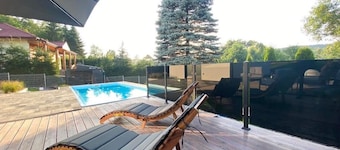 Adorable 1-bedroom house with heated pool, jacuzzi, AC in Gródek nad Dunajcem