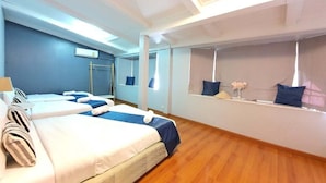 A hotel room with two beds, a large window with a view, a mirror, and a wooden floor. - MaMa Beach Pool Villa Pattaya (Muang Pattaya)