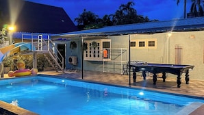 A swimming pool with a slide, a pool table, and a covered area with stairs. - MaMa Beach Pool Villa Pattaya (Muang Pattaya)