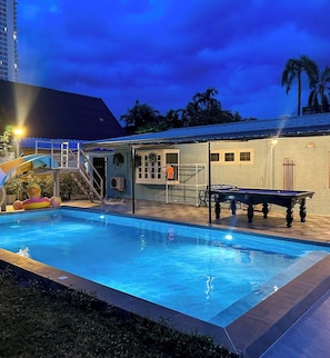 A swimming pool with a slide, a pool table, and a covered area with stairs. - MaMa Beach Pool Villa Pattaya (Muang Pattaya)