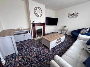 Fernseher, Kamin, Arbeitsbereiche