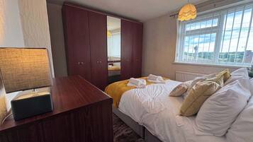 Iron/ironing board, internet, bed sheets