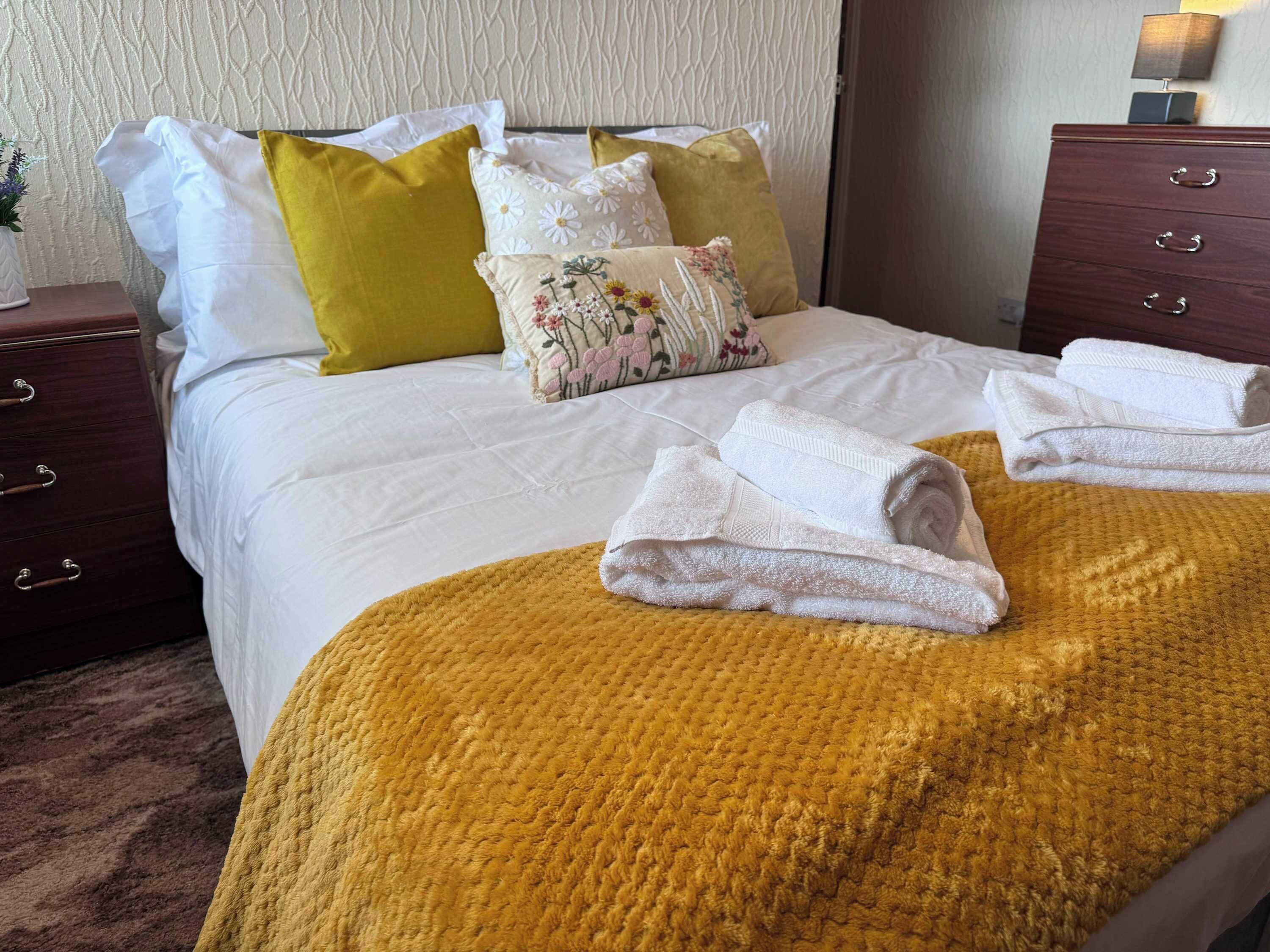 Iron/ironing board, internet, bed sheets