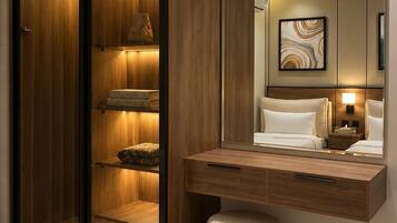 Luxury Suite, Multiple Beds | Interior