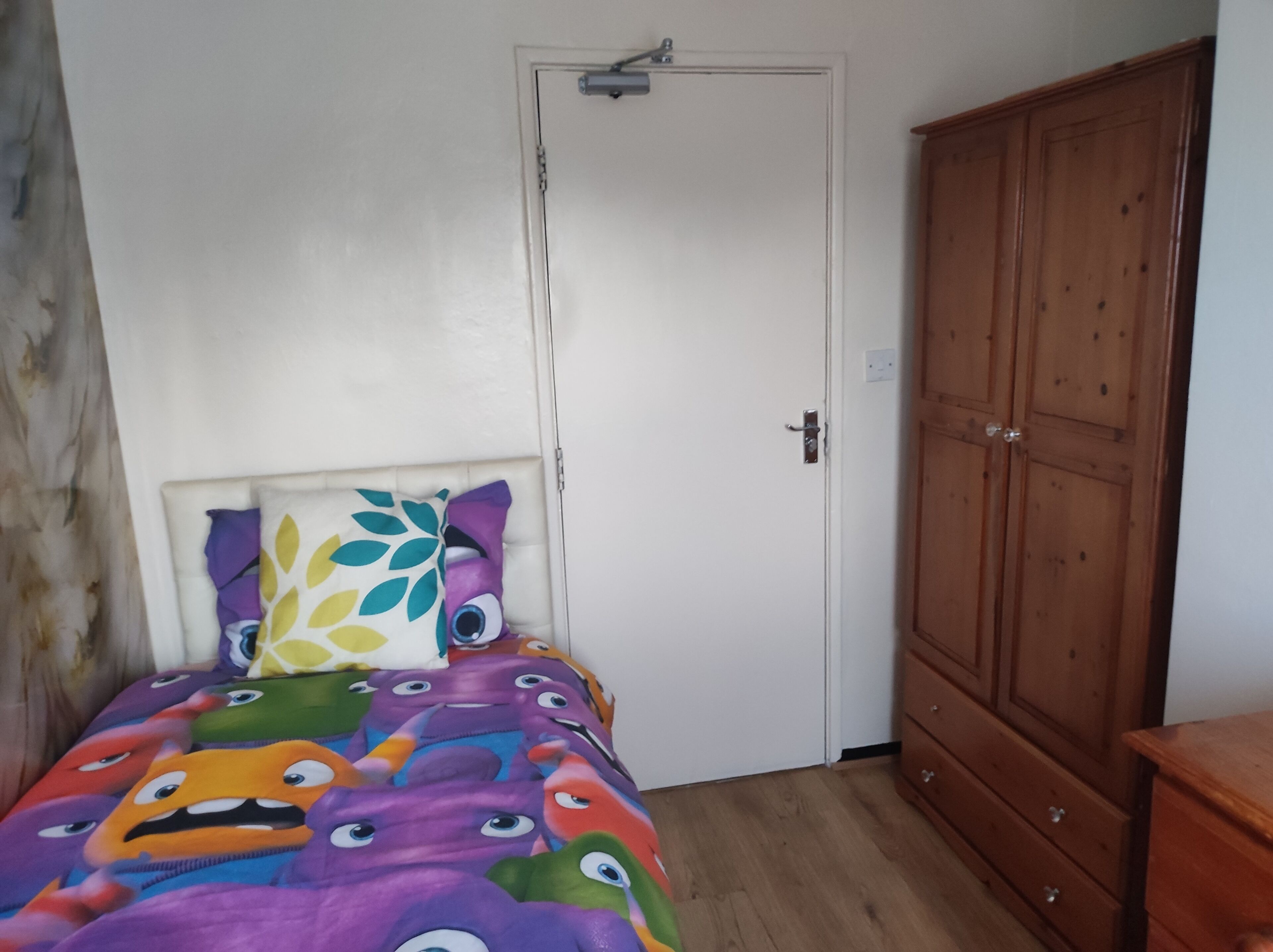 3 bedrooms, iron/ironing board, Internet, bed sheets