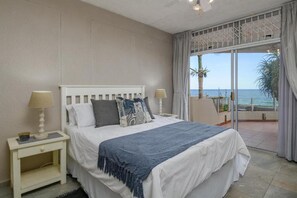 Standard Apartment, Balcony, Sea View | Iron/ironing board, free WiFi - Uvongo Holiday's (Margate)