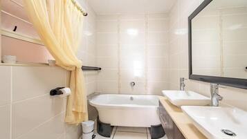Classic Apartment, Balcony, Sea View | Bathroom | Separate bathtub and shower