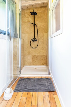 Bathroom - Vrbo Property (Vaivre-et-Montoille)