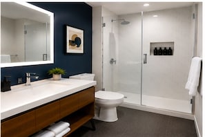 Bathroom - Downtown Luma Hotel (Toronto)
