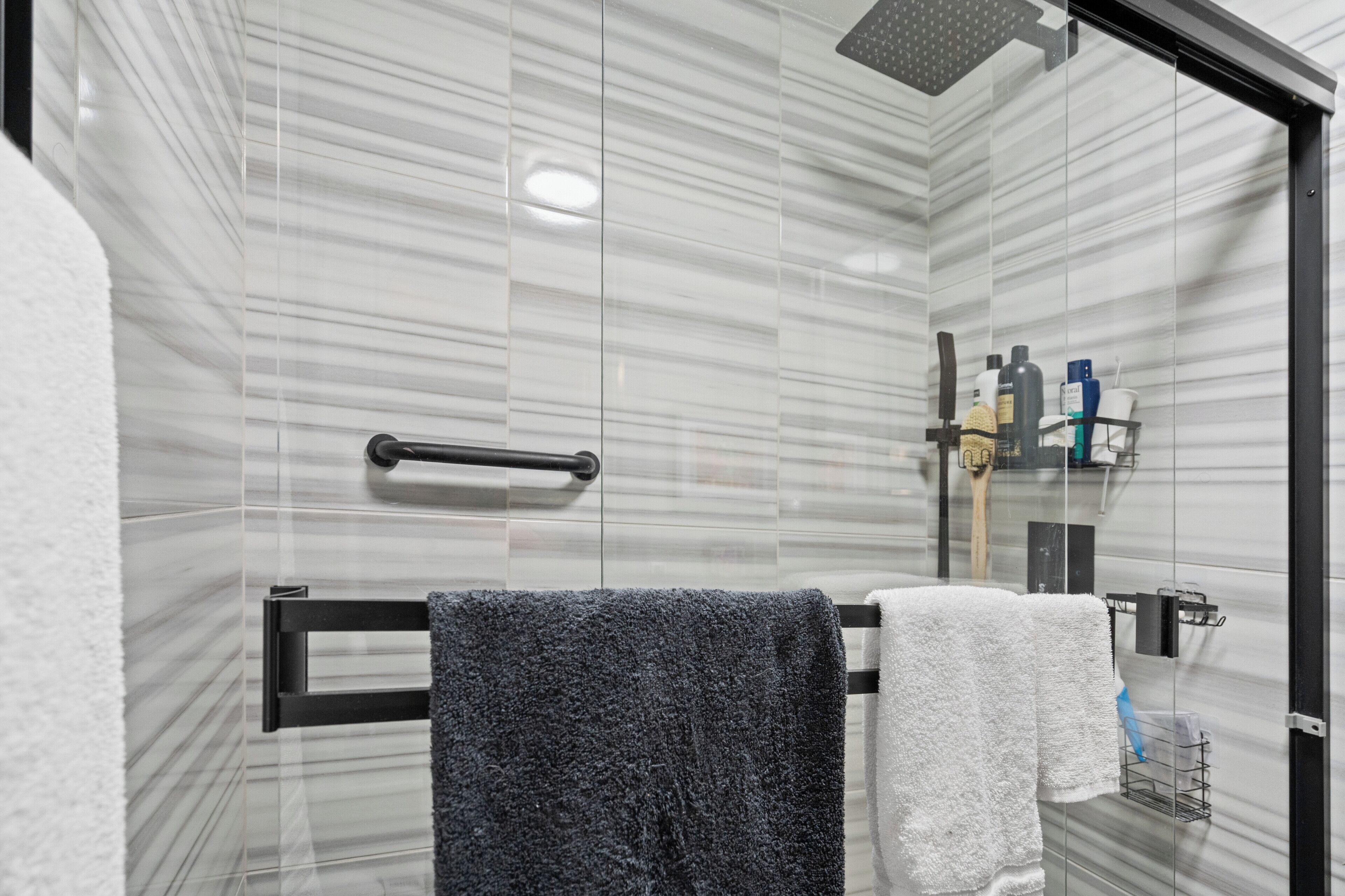 Dutxa, assecador de cabells, bidet i sabó 