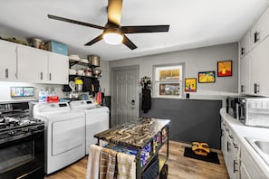 Fridge, microwave, oven, stovetop - Kansas City Apartment w/ King Bed, Patio & Parking (Kansas City)