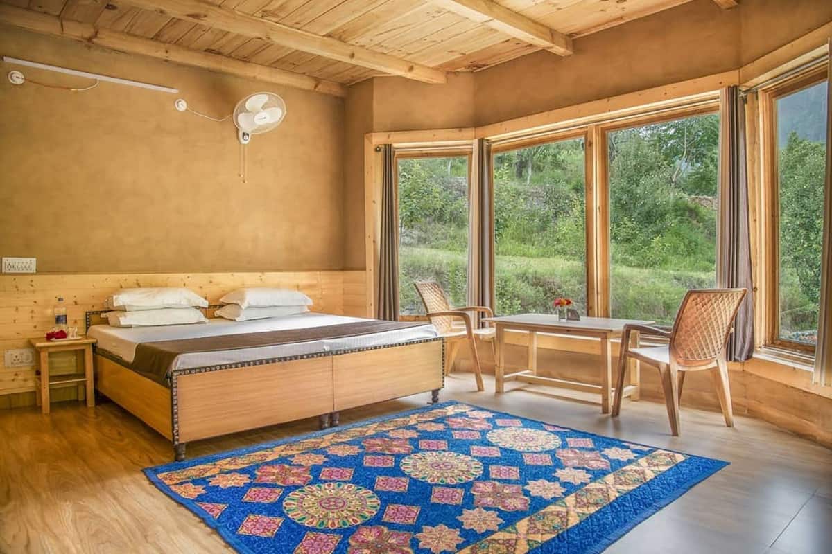 Kamar Deluks | Tempat tidur lipat/tambahan dan seprai linen