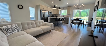 4BR 2Bath Retreat Near Fargo Dome, MSUM, NDSU & Fargo Downtown
