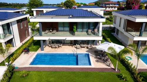 Luxury 4-Bedroom Villa with Private Pool in Tekirova