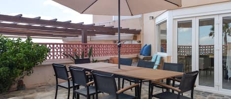 屋外ダイニングエリア