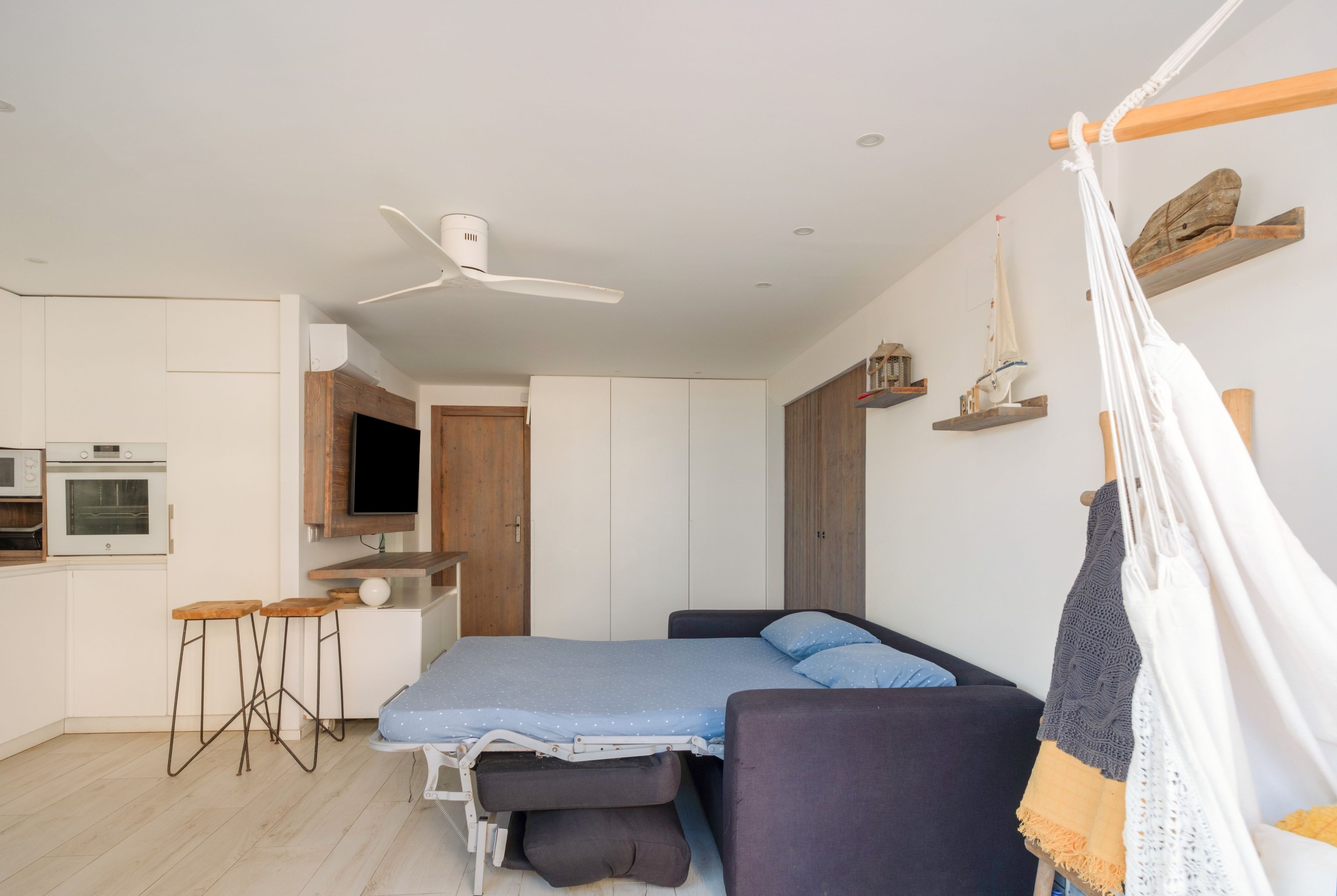 2 bedrooms, iron/ironing board, bed sheets