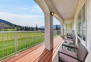 Terrace/patio - Tee House: Unit 13 3BR at Mountain View Villas (Fairmont Hot Springs)