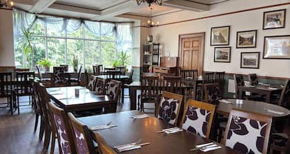 Wonderful 1 bedroom The Hand hotel in Llangollen perfect for your stay