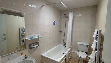 Handtücher, Seife, Toilettenpapier