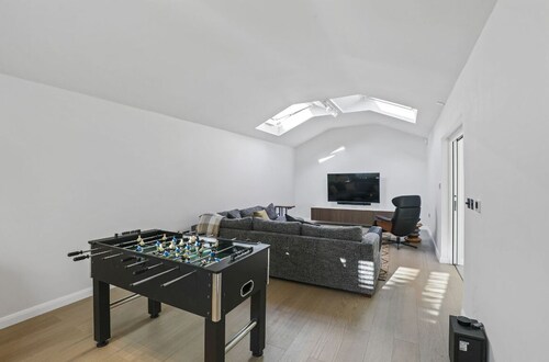 The Rickyard
Luxury Cotswold family retreat