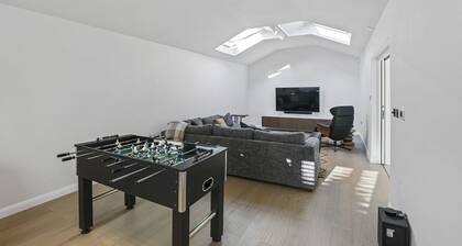The Rickyard
Luxury Cotswold family retreat