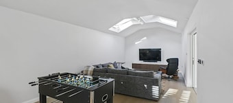 The Rickyard
Luxury Cotswold family retreat