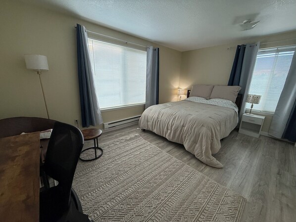 Room - Cozy 1-bedroom with private bathroom and shared kitchen in Seattle with AC (Seattle)