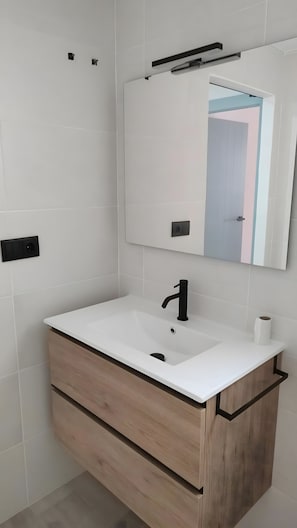 Bathroom - Apartment 'Las Flores 1' with Wi-Fi and Air Conditioning (Murcia)