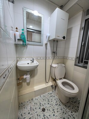 Chambre Économique avec lits jumeaux, vue ville | Salle de bain