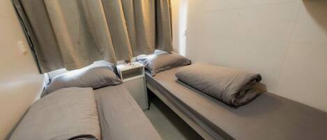Chambre Économique avec lits jumeaux, vue ville | Wi-Fi gratuit