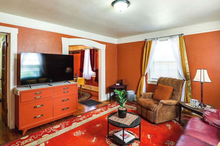 Walk To New Mexico Military Institute! Cozy Escape - Roswell, NM