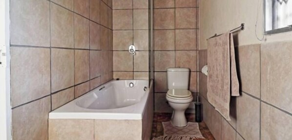 Een douche, handdoeken