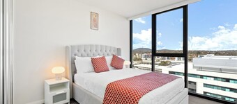 Luxury 3BR 3BA Apartment Near Mall, Lake Views, Pool, Gym & BBQ Area