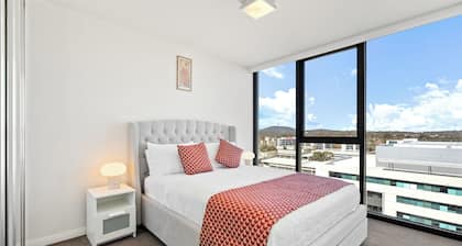 Luxury 3BR 3BA Apartment Near Mall, Lake Views, Pool, Gym & BBQ Area