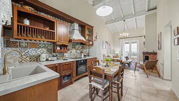 Fridge, oven, stovetop, electric kettle