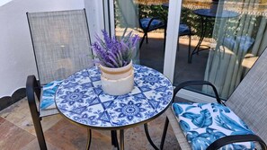 Outdoor dining - Estación 103 1 bedroom, 1 bathroom apartment (Peñiscola)