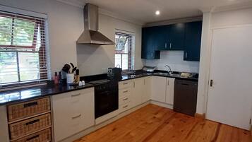 Full-size fridge, microwave, oven, stovetop