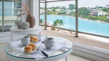 Apartment, 3 Bedrooms | Dining