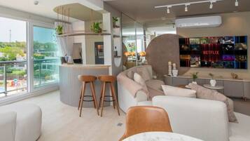 Apartment, 3 Bedrooms | Lobby