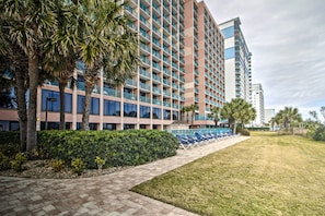 Exterior - Myrtle Beachfront Bliss! 7th-Floor Condo w/ Pool (Myrtle Beach)