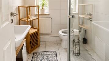 Dusche, Handtücher, Toilettenpapier